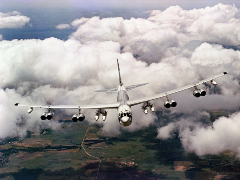 B-52 Stratofortress Long Range Bomber2.jpg