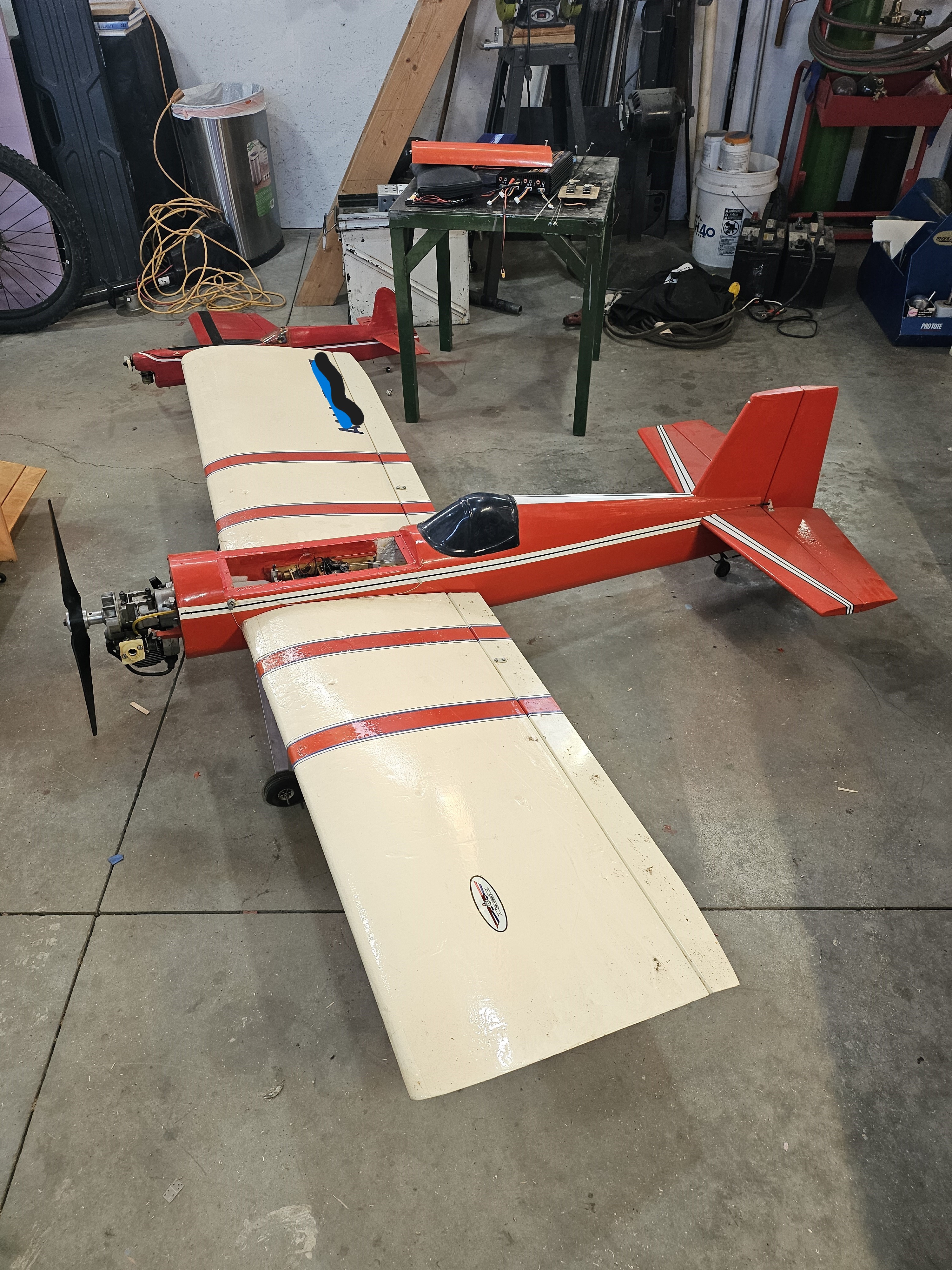 Big red plane1.jpg Big red plane1.jpg